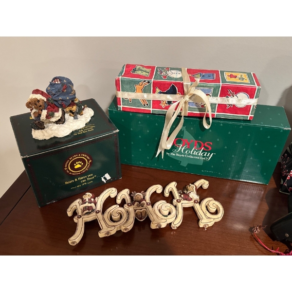 Boyds Bears Holiday "Ho Ho Ho" Sign and Figurine