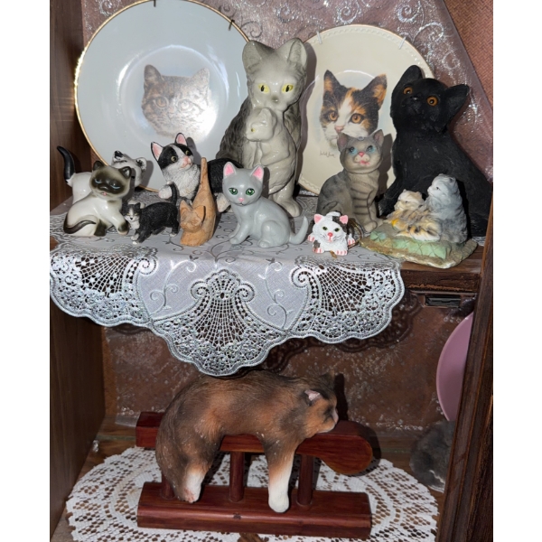 Decorative Cat Figurines and Plates