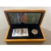 Image 1 : 2004 Canada Loon Commemorative Coin and Stamp Set in Wood Display Case