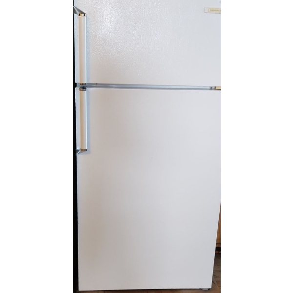 Kelvinator White Fridge/ Freezer 30 W, 29 D, 64 T Model MRT18CSCW1