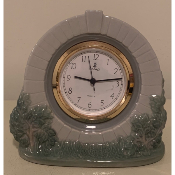 LLADRO Porcelain Moon Gate Clock Quartz 6x6