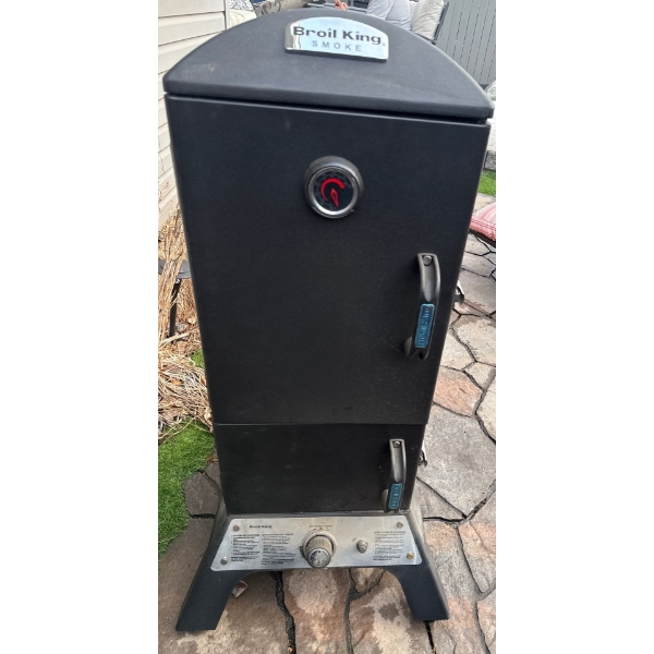 Broil King Smoke Vertical Propane Gas Smoker 