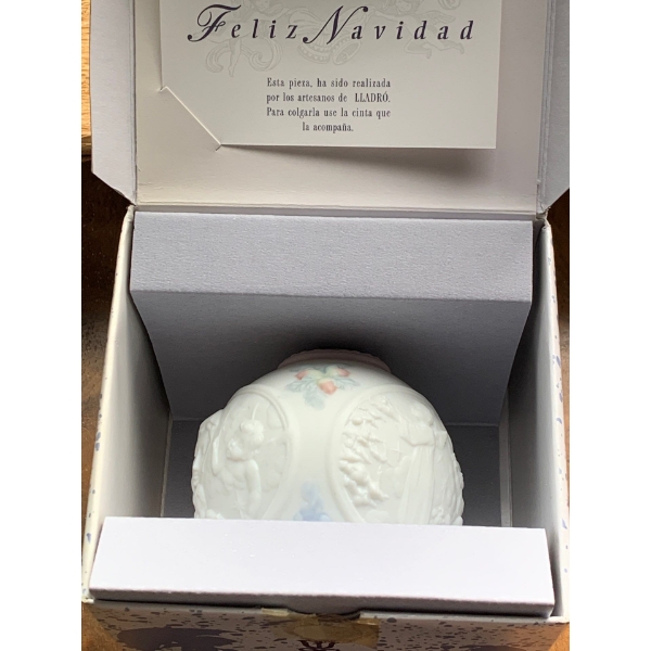 LLADRO Porcelain '1997 Christmas ball' Figure - 3T