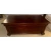 Image 2 : Vintage Thomasville Fredericksburg Mahogany Coffee Table 48x26x20