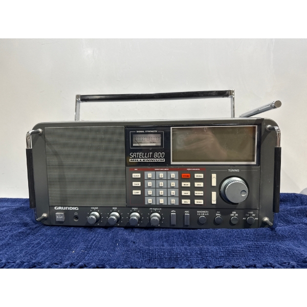 Satellit 800 Millennium Radio
