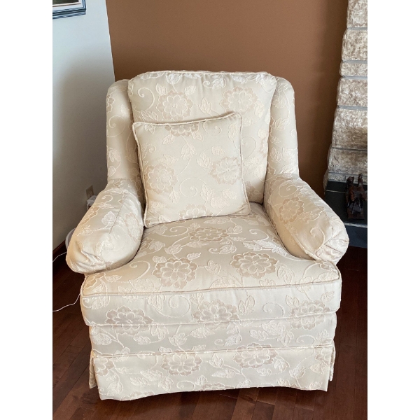 Sherrill Cream Armchair Spinning - Great Condition 32W x 35D x 37T Firm Comfortable