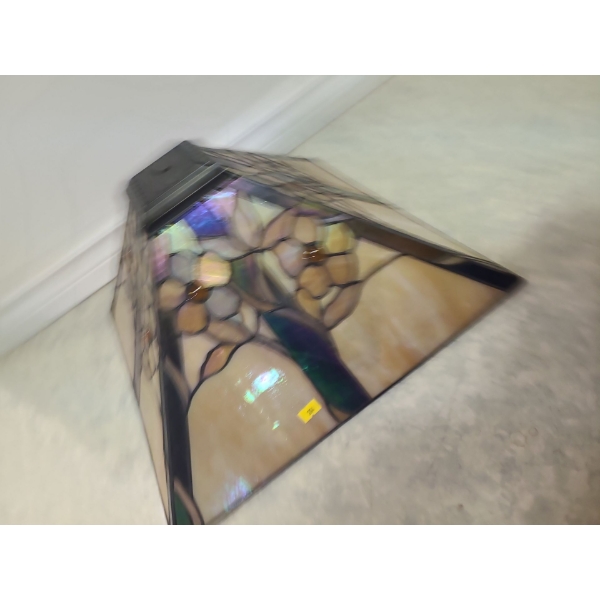 Tiffany style lampshade with flowers - 17W, 17T, 11W 