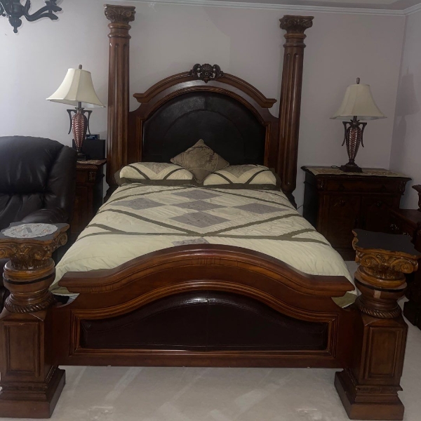 Gorgeous Queen Four Post Bed Bundle - Includes Head Board Frame Mattress & Linens 
