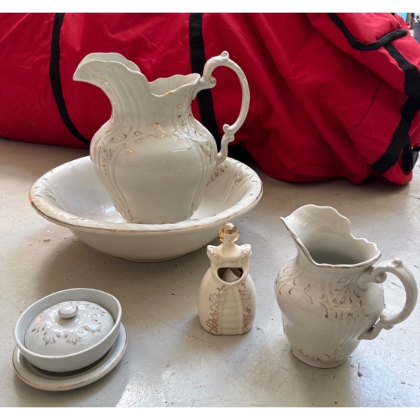 Gorgeous White Dishware Set Incl. Wash Basin and Bowl 