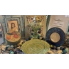Image 5 : Home Décor Lot: Frames, Plates, Candle, Oil Lamp