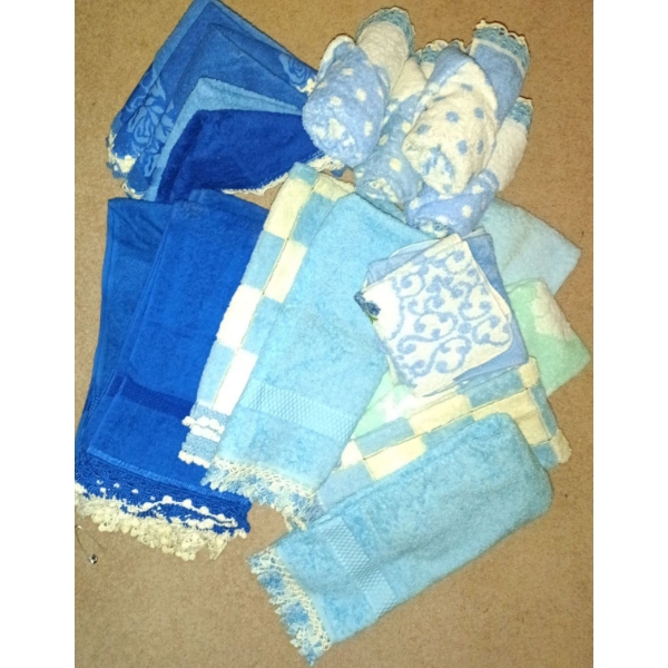 Bundle Of Vintage Towels w/ Embroidery Borders