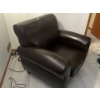 Image 2 : Leather Chair 37Hx38Wx31D