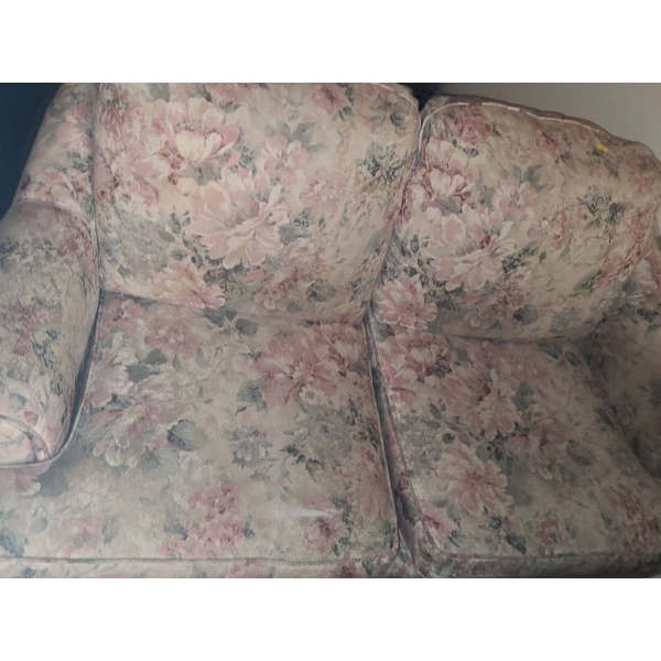 Floral 2 Seat Couch 59 W, 33 D, 30 T, Includes Extra Cushions and Blankets 