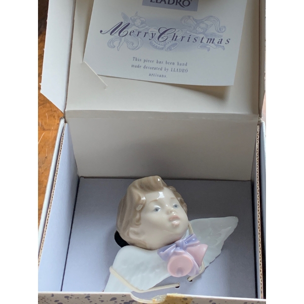 LLADRO Porcelain 'Seraf w/ Bells ' - 2.5T