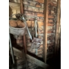Image 4 : 7 all contents in shed included, chicken wire, chain, two antique toboggan, industrial lighting, Par