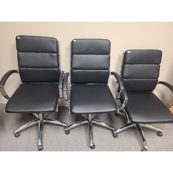Set of 4 Boardroom Chairs w/ Adjustable Height and Tilt 24 W, 22 D, 43 T