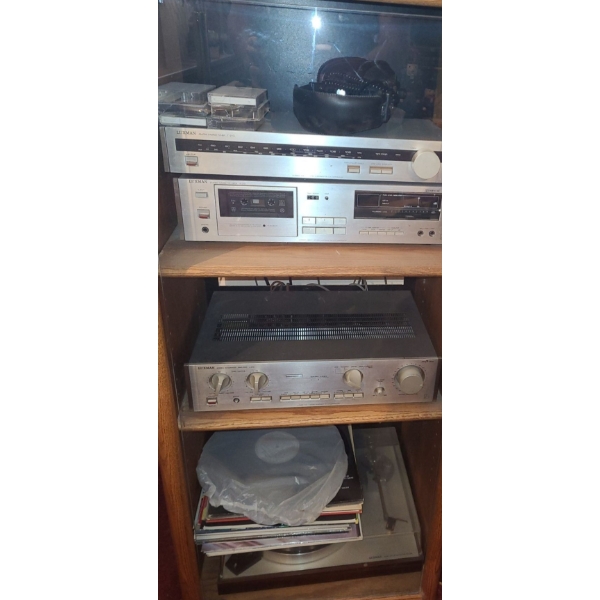  Luxman Stereo: Cassette K-210, Tuner T- 210L, Amp L-210, Turntable, Stand: 21 W 17 D, 48 T, Records