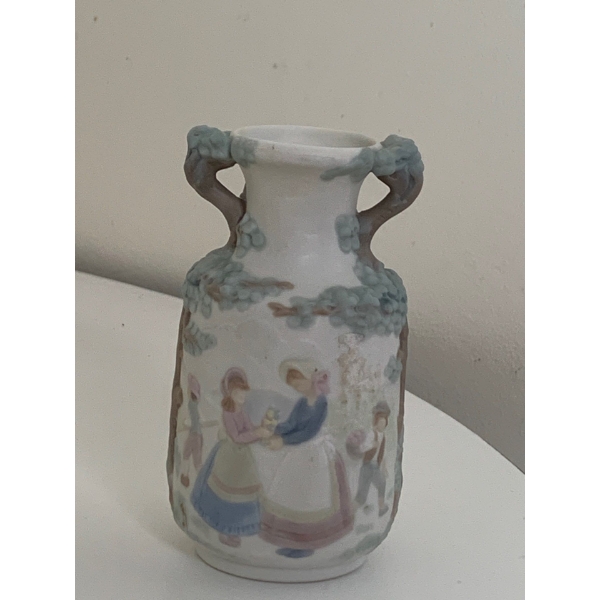 LLADRO Spain Porcelain Decorated Vase - 4.5T 