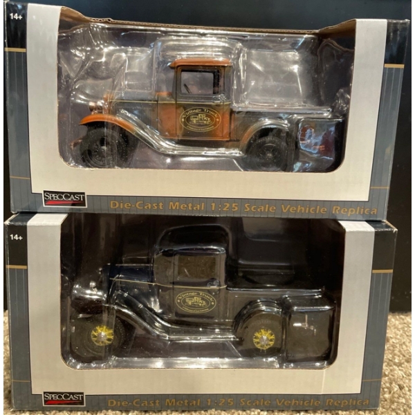 Die-Cast Metal 1:25 Scale Vehicle Replica & Die-Cast Metal 1:25 Scale Vehicle Replica 