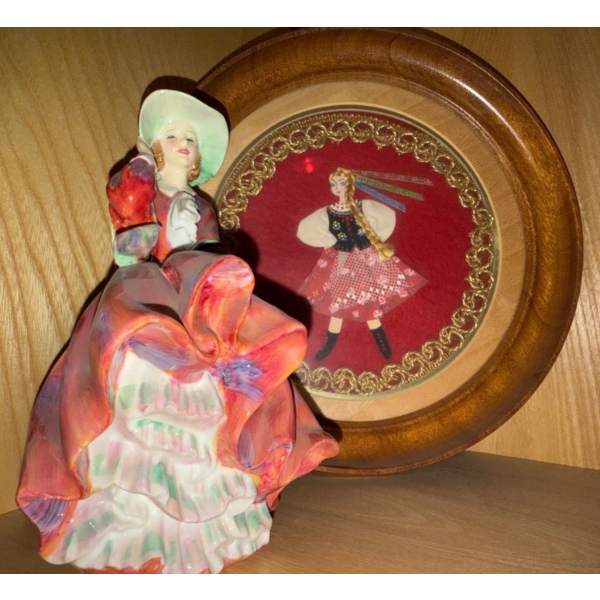 Royal Doulton "Top of the Hill" Bone Chine Glass Figurine Collectible Piece & More 7"tall