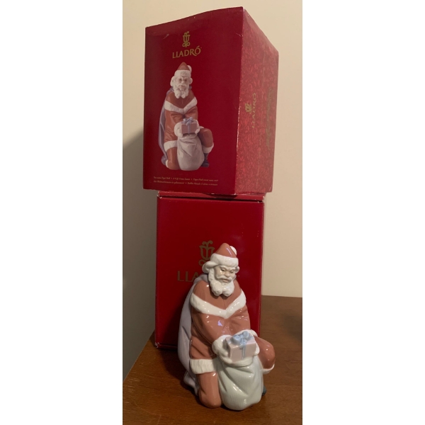 LLADRO Lovely  Porcelain Santa - 7T 