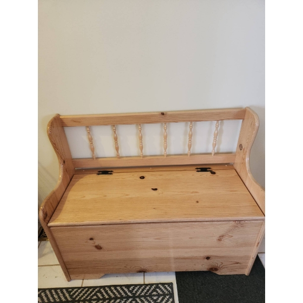 Wooden Storage Bench With Spindle Backrest and Hinged Lid