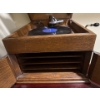 Image 5 : Victor Talking Machine Co. Phonograph  131817, In Great Condition, Incl. Cabinet w/ Records & Needle