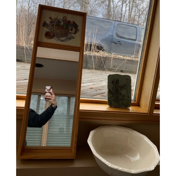 Mirror w/ Needlepoint 31T, Large Basin, Temperature Measure 