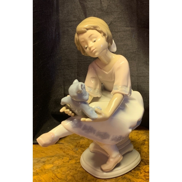 LLADRO Porcelain 'Best Friend' 6.5T