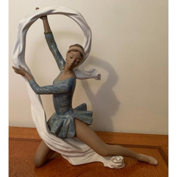 Lladro Porcelain Dancar Vello 15x21 Gymnast