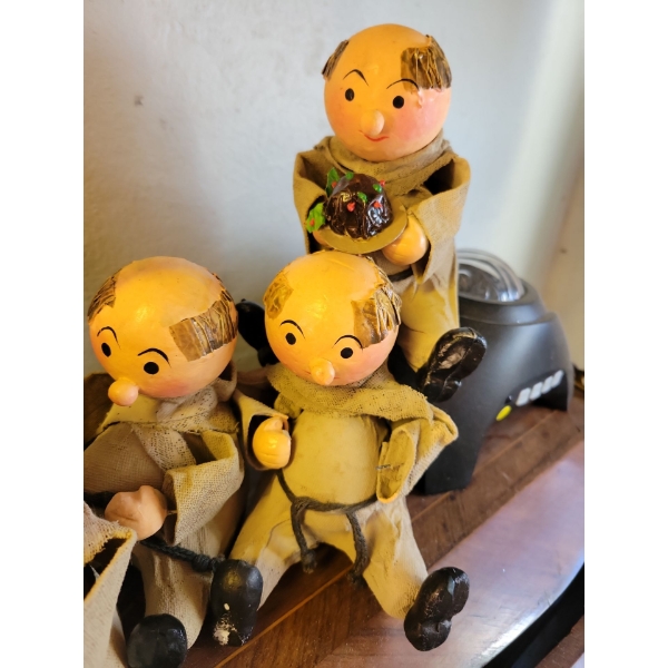 Friar Familia - 10 Piece Friar Figurines 6T