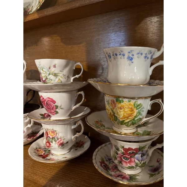 Collection of six tea cup, and saucer's bone China.