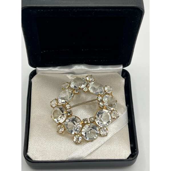 Vintage clear crystal and gold tone wreath brooch pin