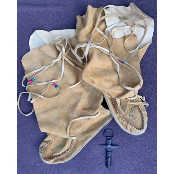 Gorgeous Indigenous Moccasins w/ Bead Detailing 