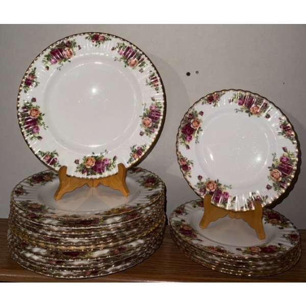 Royal Albert Old Country Roses Fine Bone China - Assorted Sized Plates 
