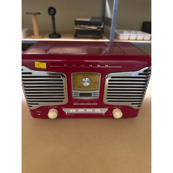 Teac CD AM/FM Radio Model No. SL-D80 