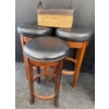 Image 1 : 3 Oak Bar Stools w/ Genuine Leather Upholstery & Decorative Woven Basket 30'Tall