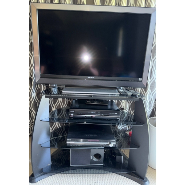 SONY Bundle - 46' Sony Television Mo.40WL135 w/ DVD Player Speakers & Toshiba Dual