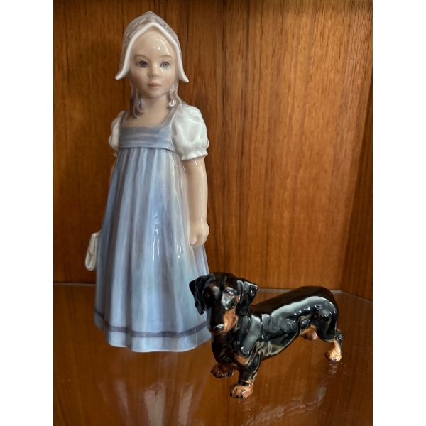 Royal Doulton Dog Figurine w/ Girl Figurine By DJ Copenhagen Germany 1219 (8.5T) 