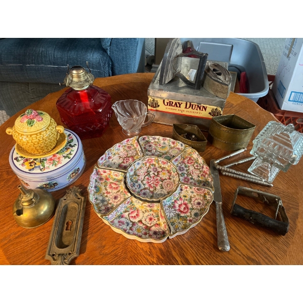 Large collection of vintage items, tins, irons, oil, and entrance and serving trays