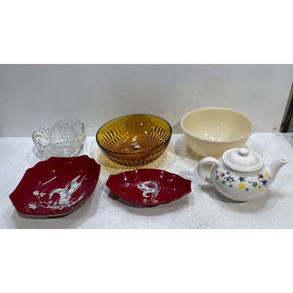Many Bowl and a Teapot