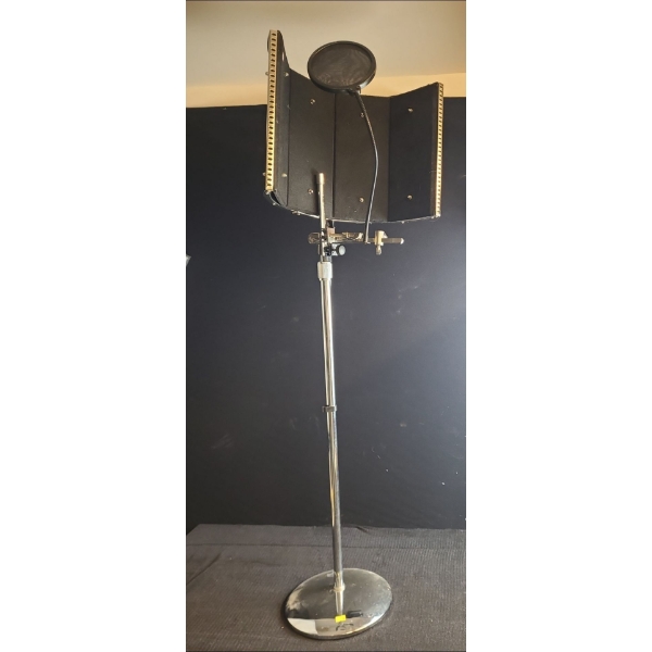 SE Electronics Microphone on Stand 