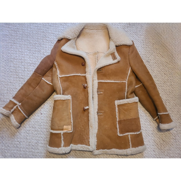 Vintage Men's Sheepskin Coat, Size Not Marked/ Fits Large
