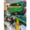 Image 5 : JOHN DEER LAWN TRACTOR E150 100 Series