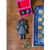 Image 2 : Ceramic Chess Set, Baoding Balls, and Decorative Items