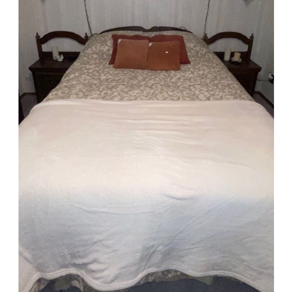 Vintage Queen Bed w/ 2 Bedside Dressers Includes Luxurious Newer Mattress/Boxspring Bedding & More