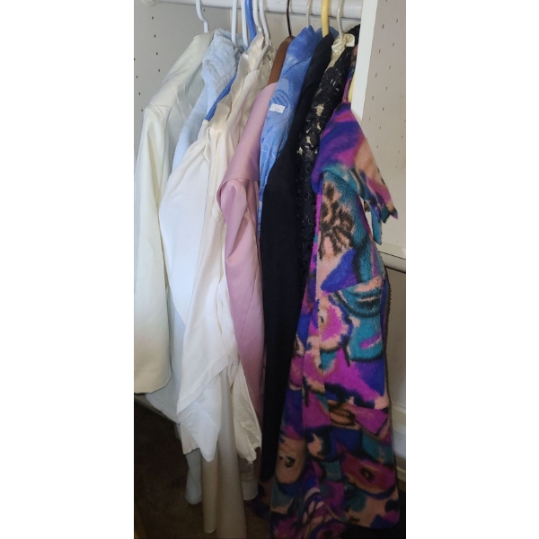 Women's Casual Clothing, Sizes XL (Not All Items Have Size Labels)