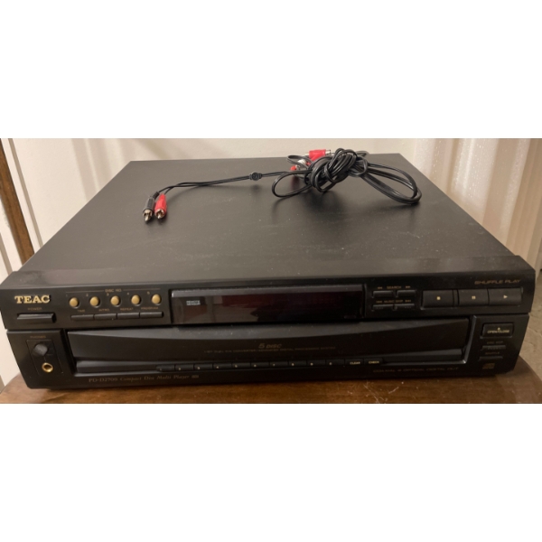 TEAC Compact Disk Player PD-D2700 w/ Remote