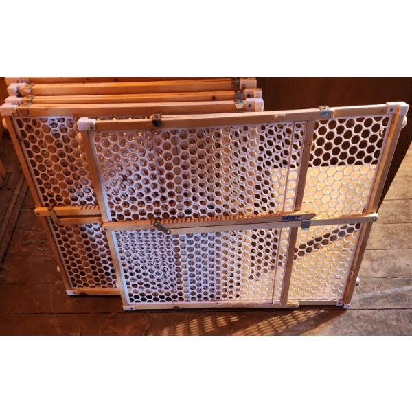 - Five Safety 1st Adjustable Width Baby Gates 25.5 W, 24 T 
