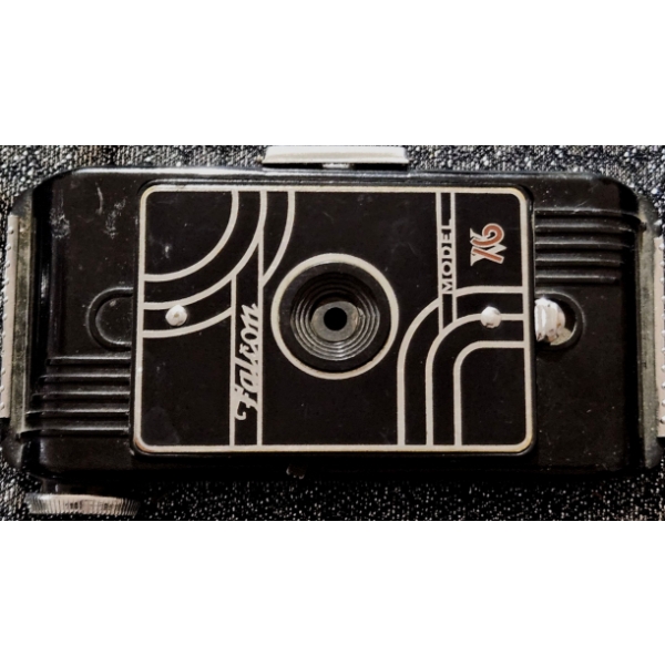 1930s-40s Falcon Model V-16 - Vintage Folding Camera